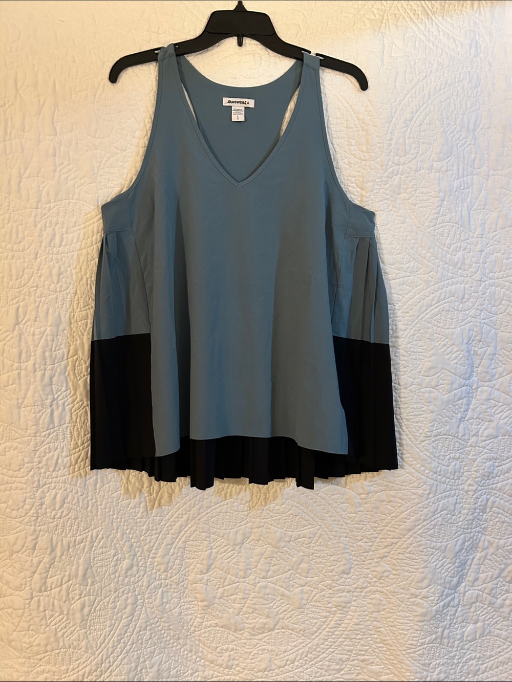Athleta Blue V-Neck Sleeveless Colorblock Tank with Black Hem